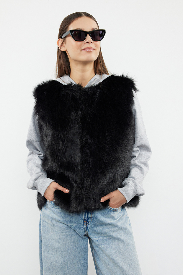 Siyah Oversize Kalıp Kışlık Kürk Yelek TWOAW25YE00005 - 2