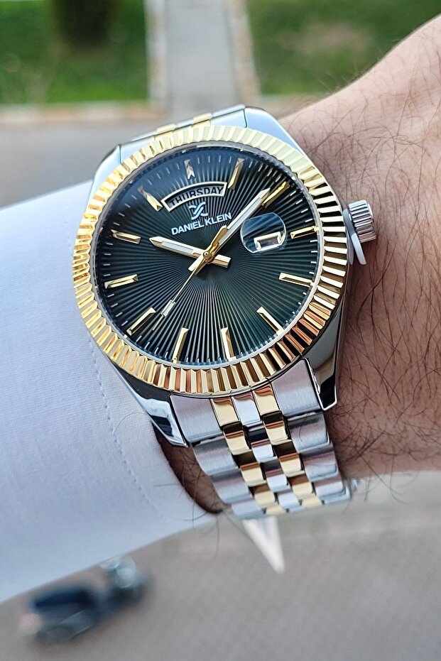 Green Dial Gold Silver Color Gift Packed Calendar and Casual Men's Wristwatch