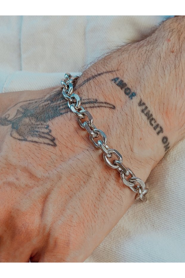 Fashionable and Durable Silver Color Stainless Steel Chain Bracelet Perfect Accessory for Men