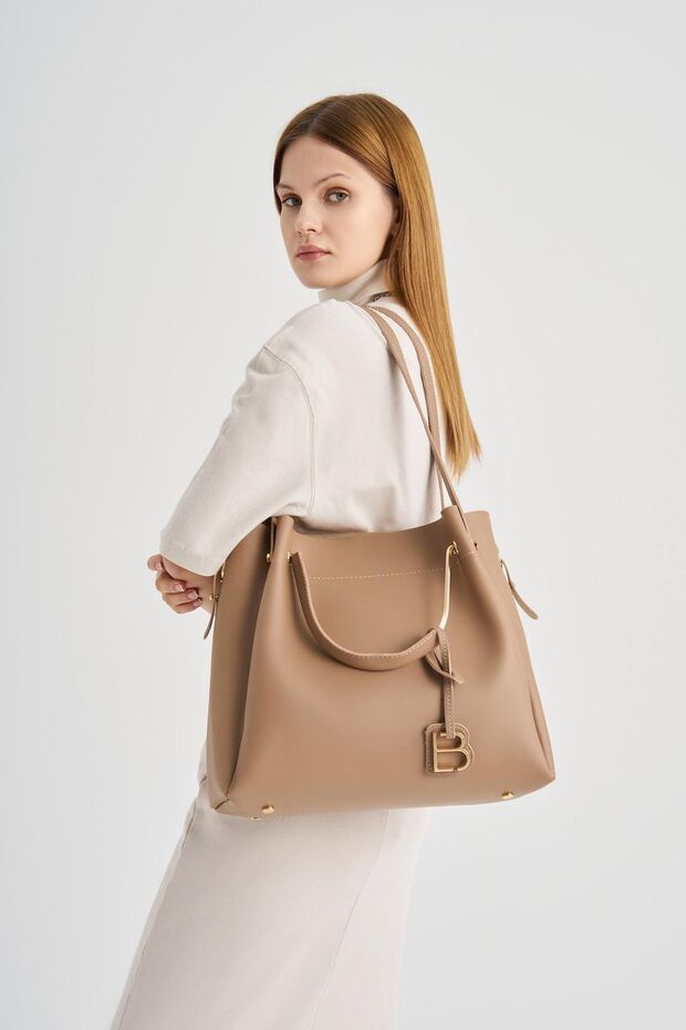 Women's Hand and Shoulder Bag with Inner Wallet