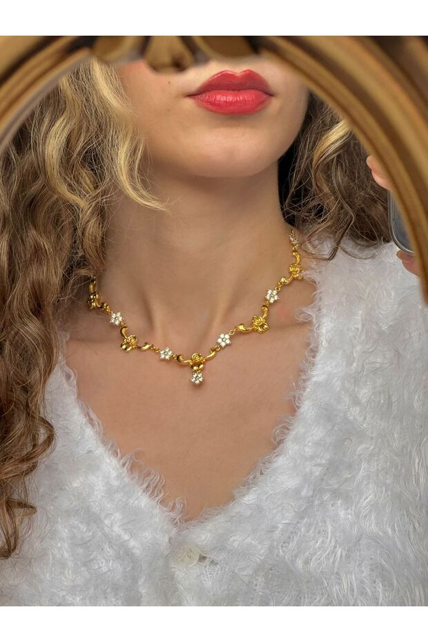 Floral Nostalgia Necklace- Nostalgic Flower Necklace-White