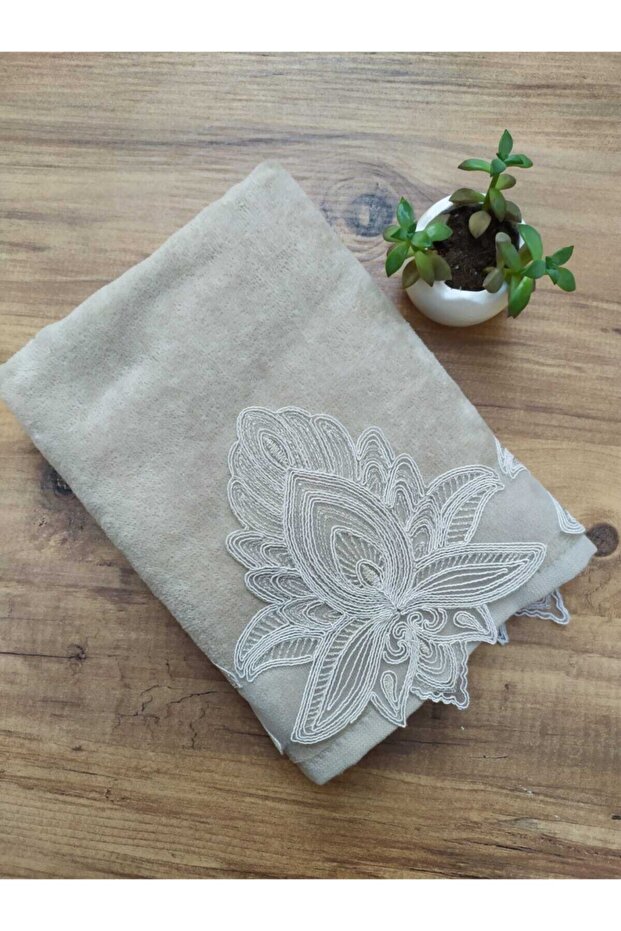 Ece French Guipure Cappuccino Velvet Towel 50&90