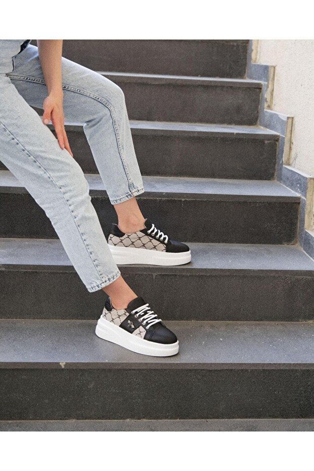 Women's Genuine Leather Accessory Detailed Sneaker