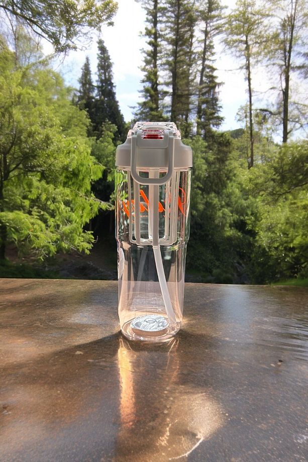 950 ml İki Kapak Seçeneğiyle, Pipetli ve Pipetsiz Şık Tasarımlı, Parmak Askılı, Kilitlenebilir Suluk - 4
