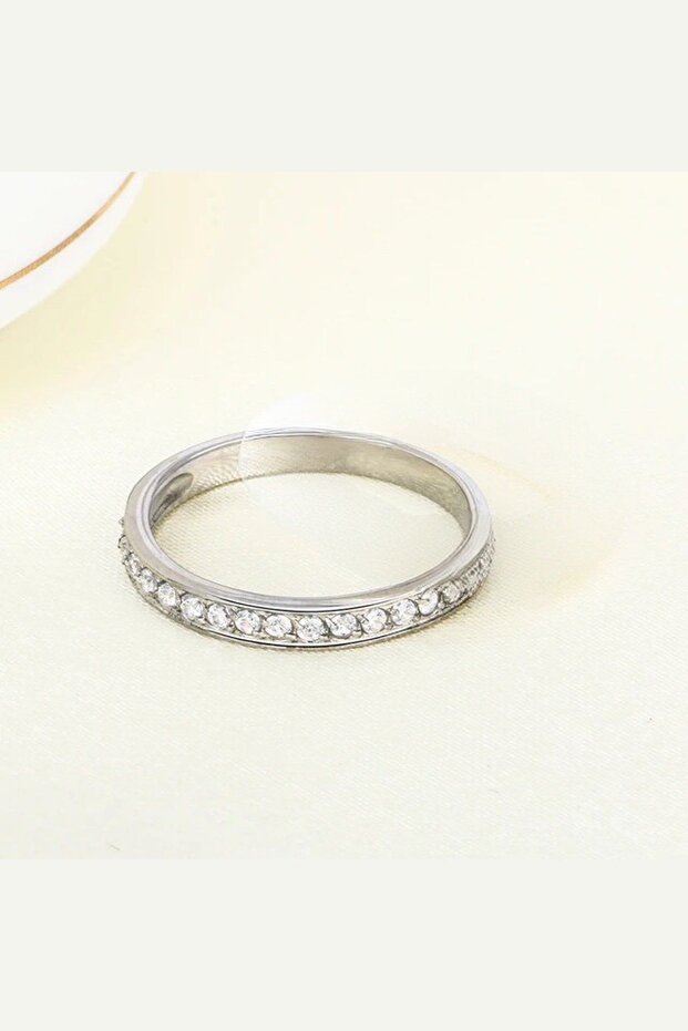 Row of Zircon Stones Waterway Joint Ring