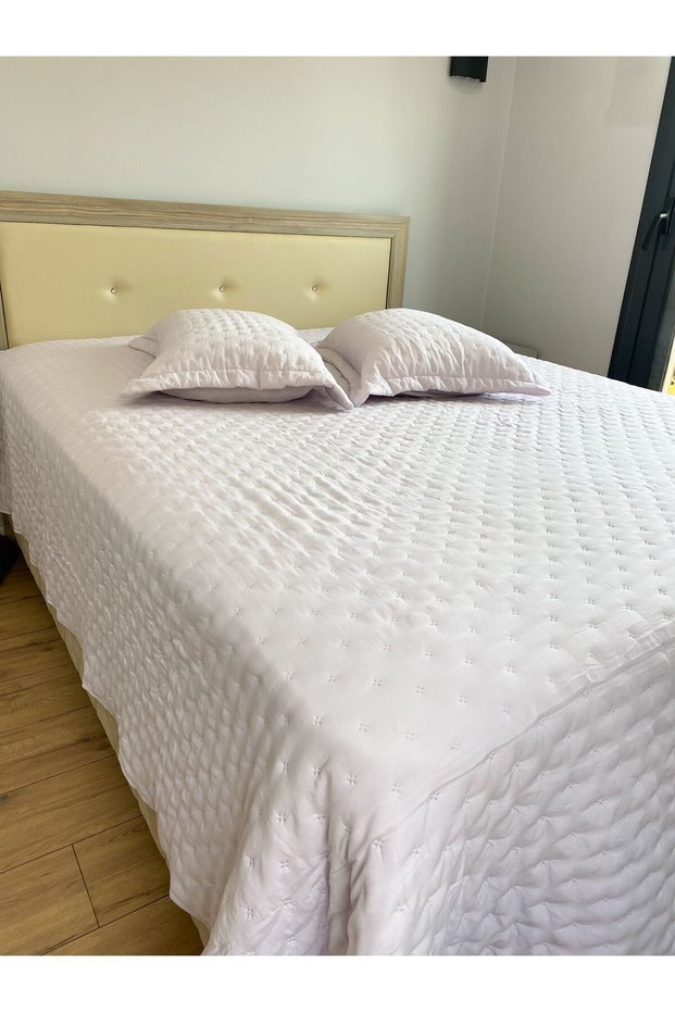 Vintage Straight Edge Double Bedspread