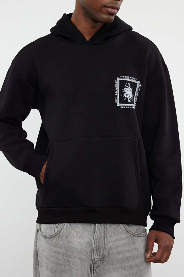 Siyah Oversize/Geniş Kesim Kapüşonlu Mistik Baskılı İçi Polar/Sıcak Tutan Sweatshirt TMNAW25SW00057 - 5
