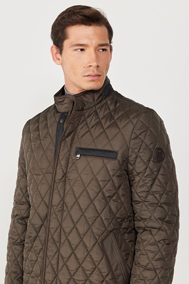 Erkek Haki Standart Fit Normal Kesim Dik Yaka Kapitone Desenli Overcoat - 4