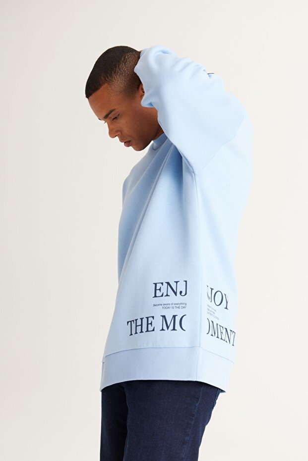 Férfi világoskék túlméretezett, laza szabású, 3 szálas pamut nyomott pulóver, belül polár - 3