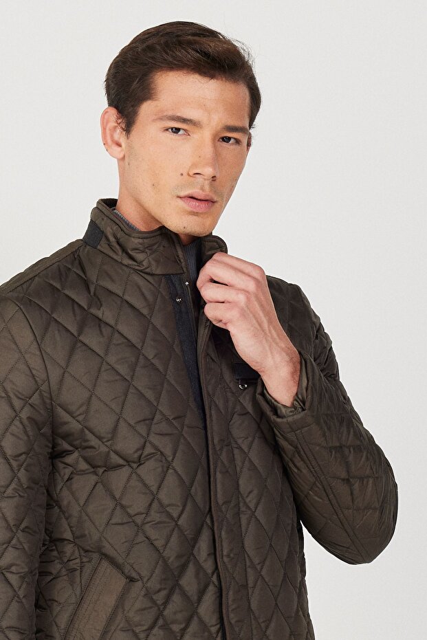 Erkek Haki Standart Fit Normal Kesim Dik Yaka Kapitone Desenli Overcoat - 5