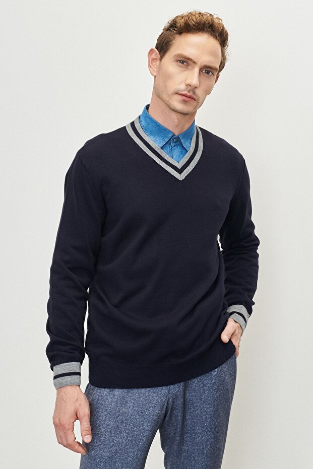 Men's Navy Blue-gray Standard Fit Regular Cut V-Neck Knitwear Sweater