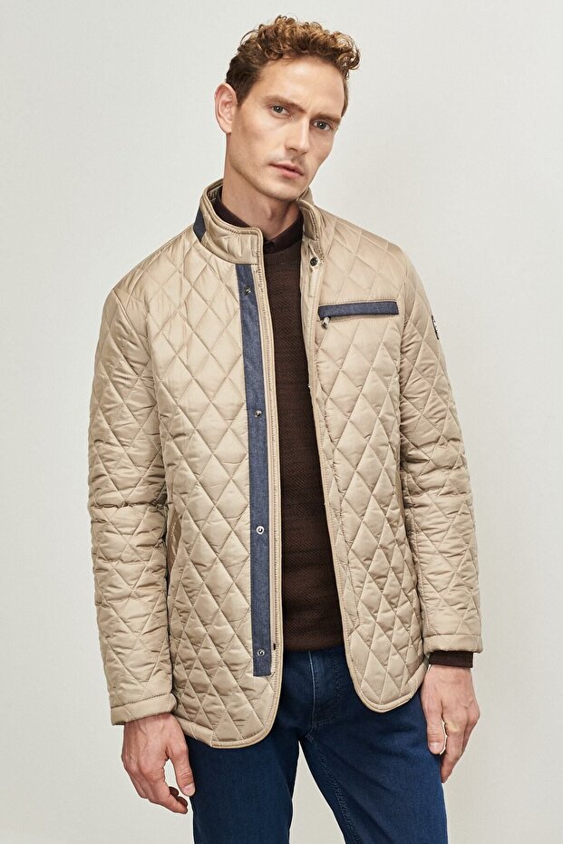 Erkek Bej Standart Fit Normal Kesim Dik Yaka Çıtçıtlı Dolgulu Desenli Overcoat - 1