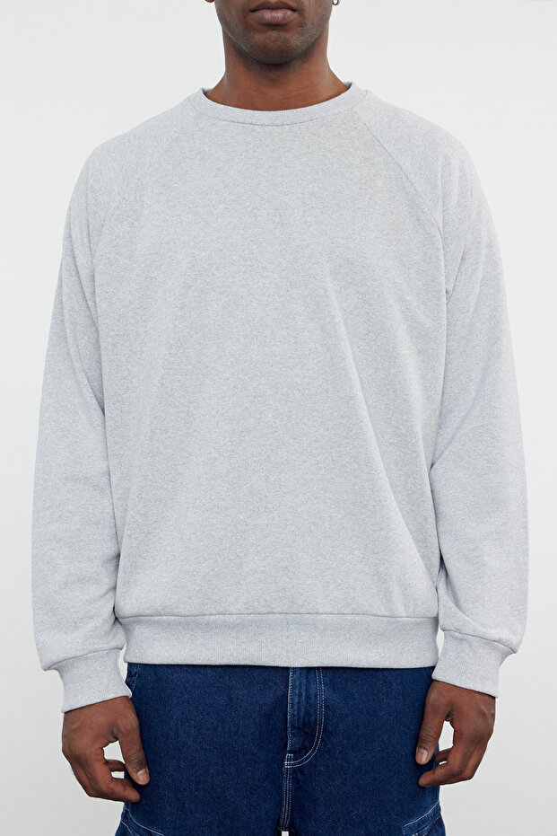 Gri Melanj Oversize/Geniş Kesim İçi Polar/Sıcak Tutan Reglan Kol Sweatshirt TMNAW23SW00190 - 5