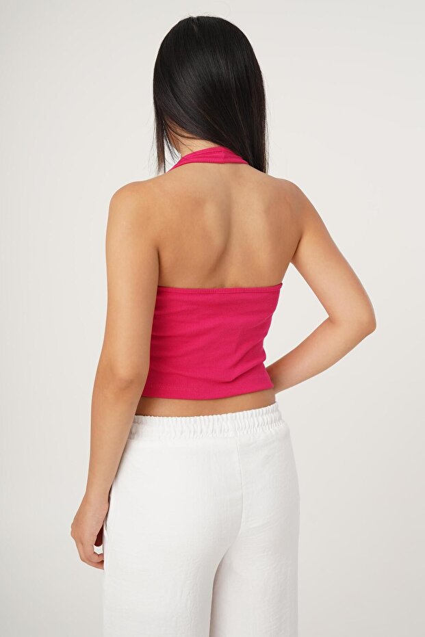بلوزة قصيرة باللون الفوشيا - موديل أساسي بحمالة عنق - 5