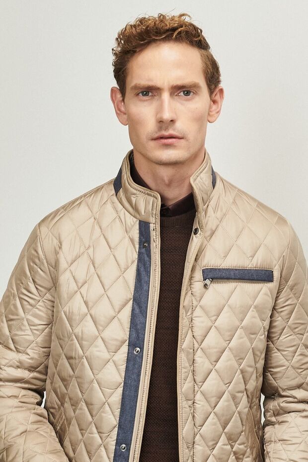 Erkek Bej Standart Fit Normal Kesim Dik Yaka Çıtçıtlı Dolgulu Desenli Overcoat - 3