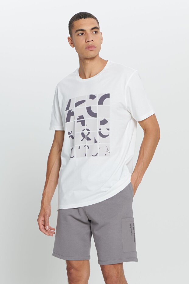 Men's White Standard Fit Regular Fit 100% Cotton Printed Crew Neck T-Shirt