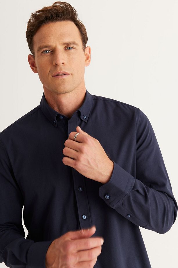 Erkek Lacivert Slim Fit Dar Kesim Düğmeli Yaka Pamuklu Gabardin Gömlek - 4