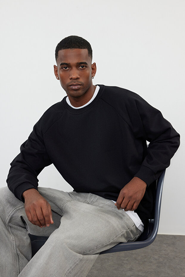 Siyah Oversize/Geniş Kesim İçi Polar/Sıcak Tutan Reglan Kol Sweatshirt TMNAW23SW00190 - 1