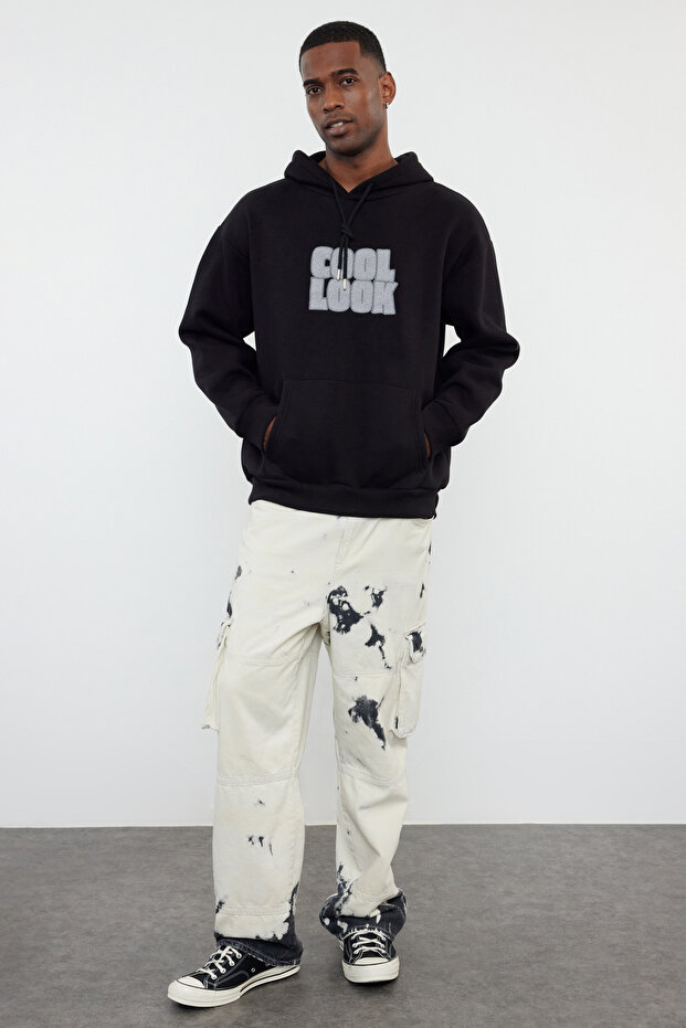 Siyah Oversize/Geniş Kesim Kapüşonlu İçi Polar/Sıcak Tutan Nakışlı Sweatshirt TMNAW25SW00030 - 2