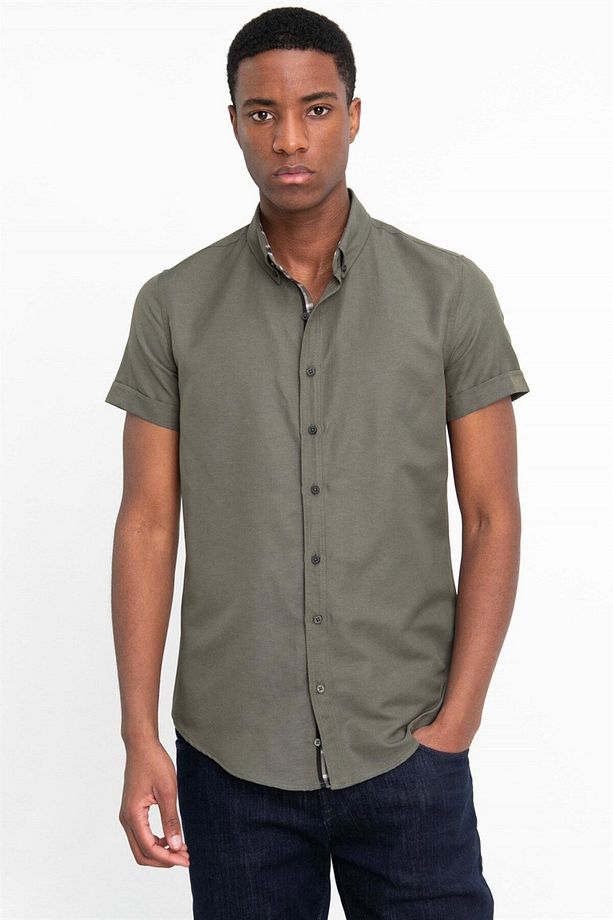 Erkek Slim Fit Dar Kesim Kısa Kollu Pamuklu Oxford Doku Kolay Ütülenebilir Haki Düğmeli Yaka Gömlek - 1