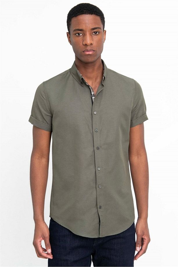 Erkek Slim Fit Dar Kesim Kısa Kollu Pamuklu Oxford Doku Kolay Ütülenebilir Haki Düğmeli Yaka Gömlek - 2