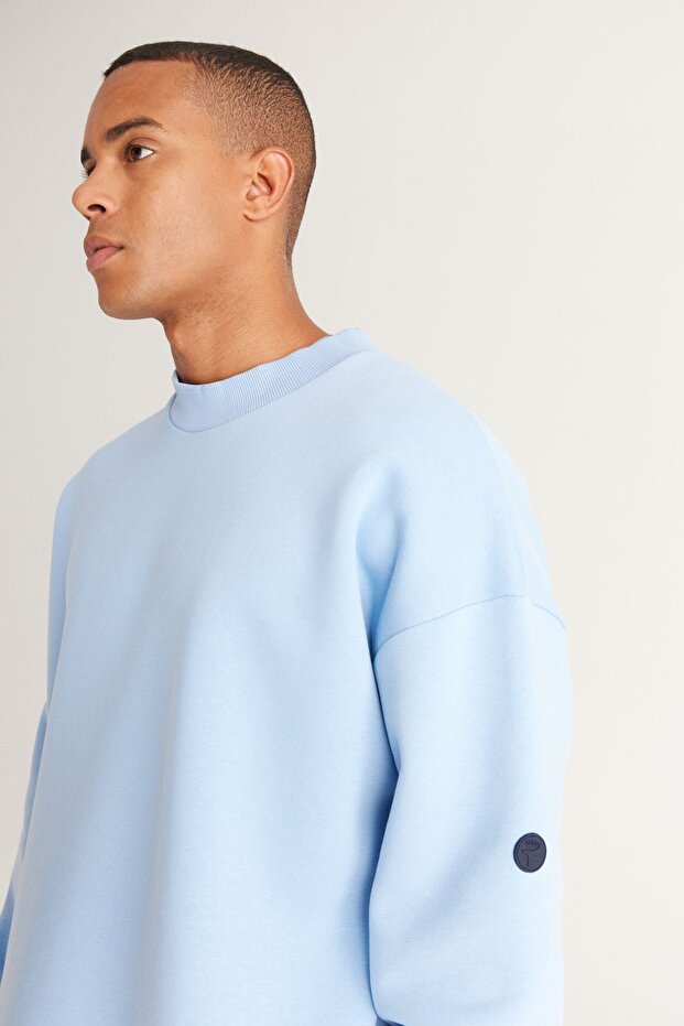 Férfi világoskék túlméretezett, laza szabású, 3 szálas pamut nyomott pulóver, belül polár - 4