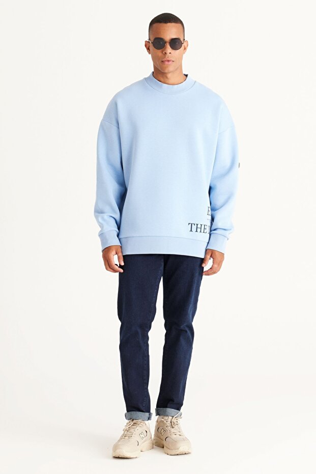 Férfi világoskék túlméretezett, laza szabású, 3 szálas pamut nyomott pulóver, belül polár - 1