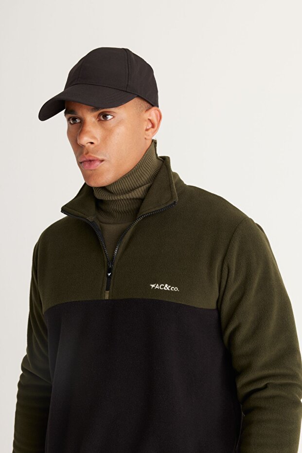 Férfi khaki-fekete normál szabású, normál szabású, álló, bato gallérral mintás polár pulóver - 4