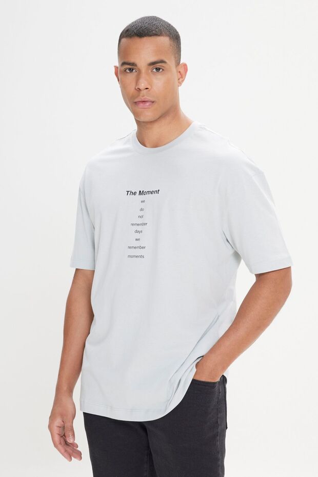 Erkek Bulut Grı Oversize Bol Kesim Bisiklet Yaka %100 Pamuk Baskılı Tişört - 1