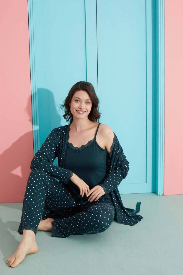 Women's 3-Piece Pajama Set with Printed Polka Dots and Lace on the Collar and Sleeves