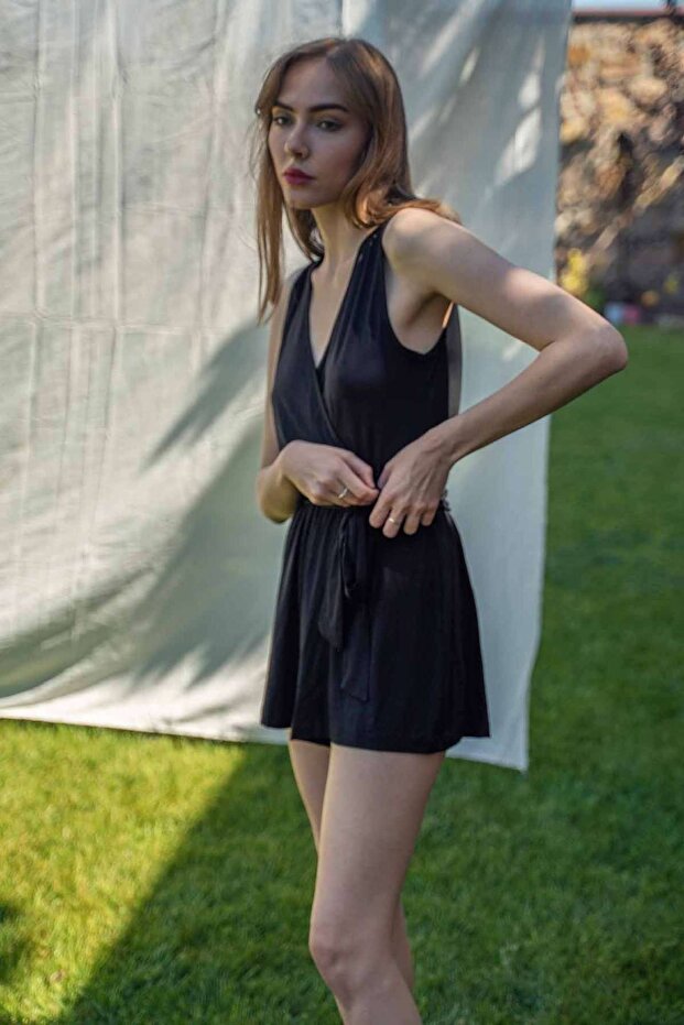 Siyah Kısa Tulum – Kruvaze Yaka - 1