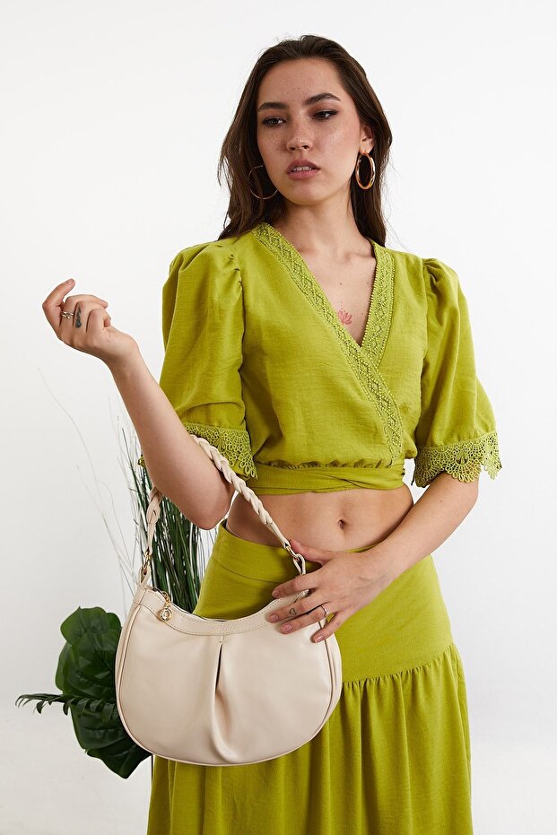 Pileli Sapı Örgülü Bej Baget Çanta - 2