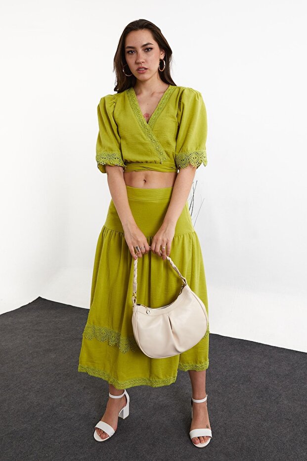 Pileli Sapı Örgülü Bej Baget Çanta - 1