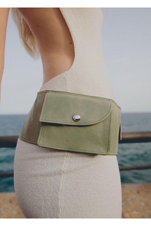 Sırtı açık triko elbise - 6