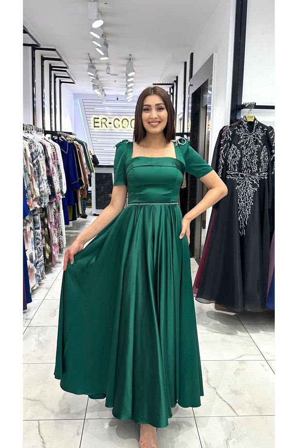 Parlak saten elbise - 3