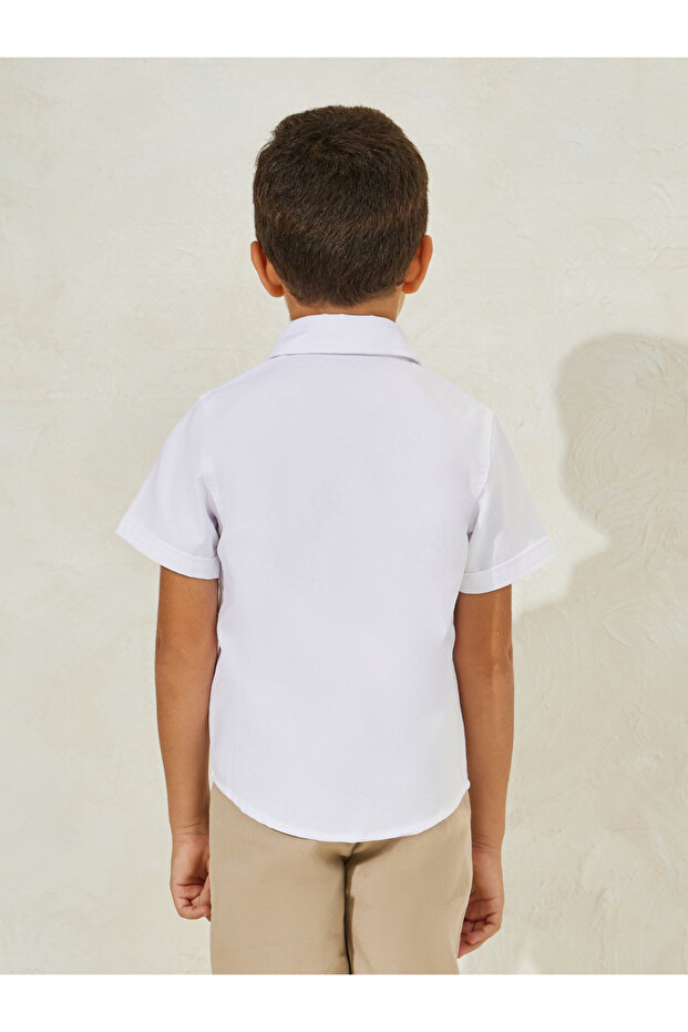 قميص سادة بأكمام قصيرة وأزرار سفلية - 4