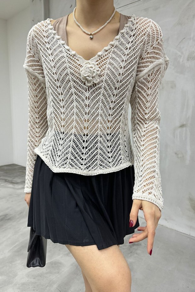 Women's Cream V-Neck Knitwear Blouse with Rose Detail on the Front