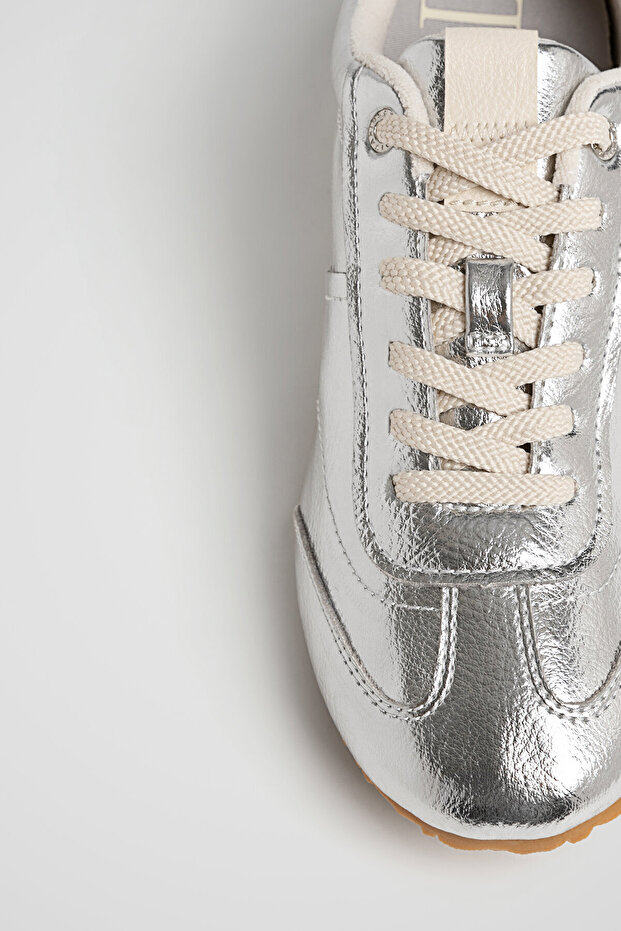 أحذية رياضية فضية - 7