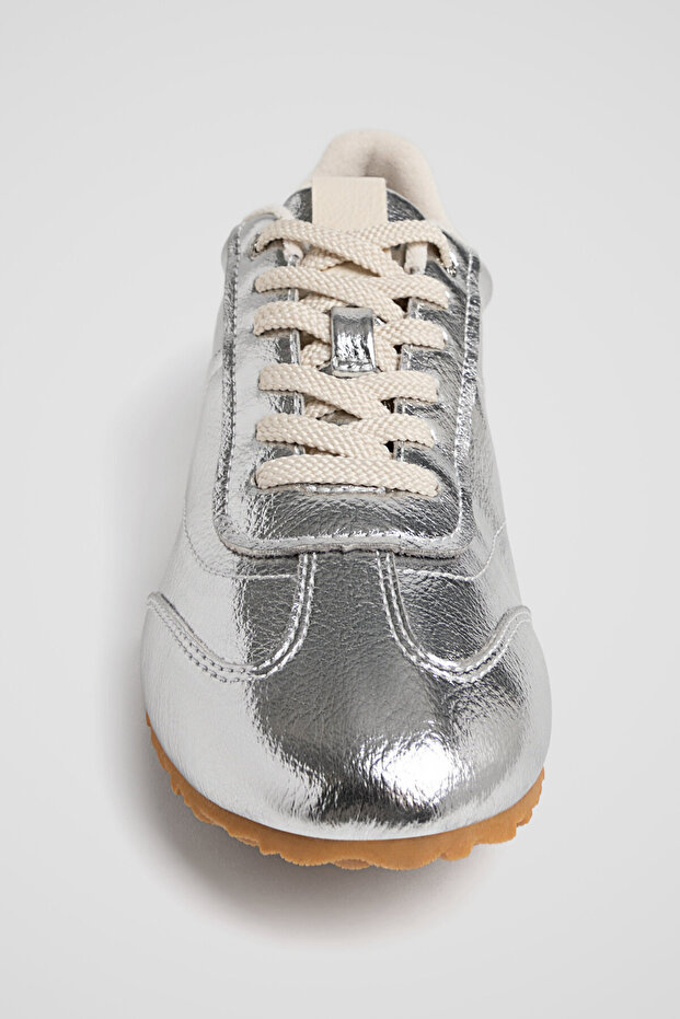 أحذية رياضية فضية - 4