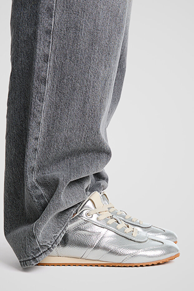 أحذية رياضية فضية - 1