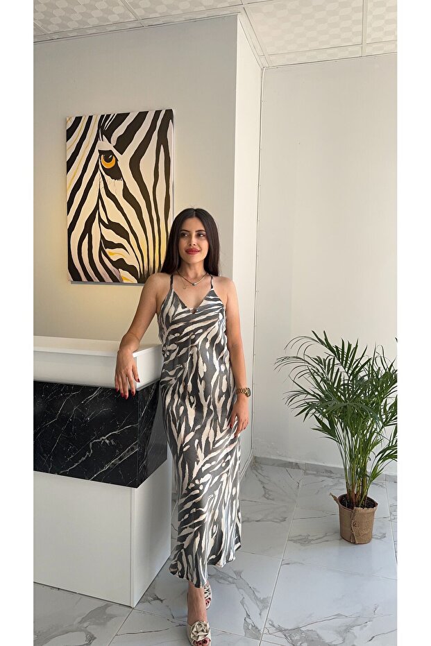 SİYAH ZEBRA DESEN SATEN İP ASKILI UZUN ELBİSE - 2