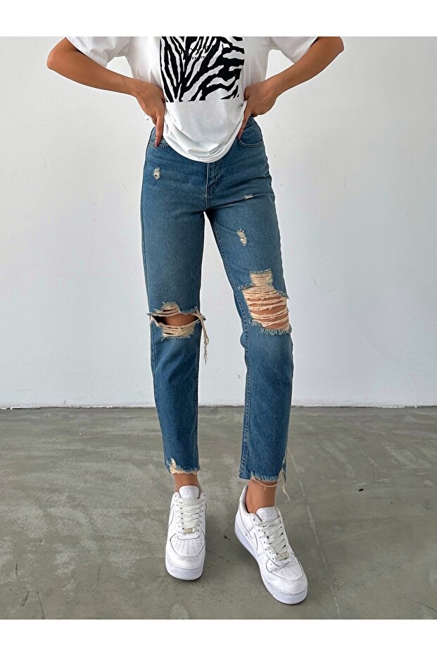 Tamnoplava Mom farmerke - Poderana i prljava noga - 1