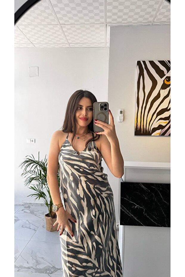 SİYAH ZEBRA DESEN SATEN İP ASKILI UZUN ELBİSE - 4