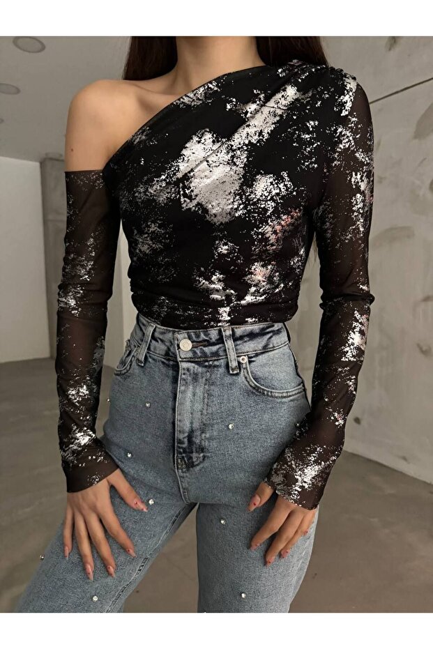 One Shoulder Tulle Detailed Foil Printed Blouse