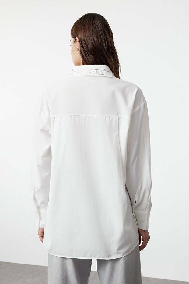 Ekru Yakada Şerit Taş Detaylı Oversize / Geniş Kalıp Dokuma Gömlek TWOAW25GO00026 - 5