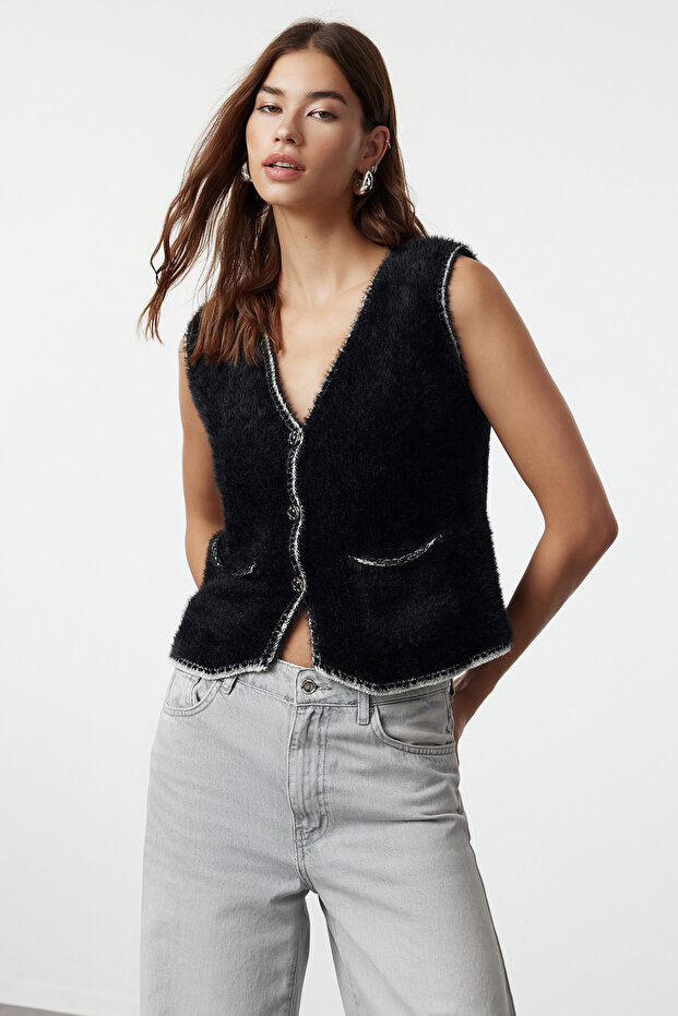 Black Slim Furry Knitwear Vest Twoaw25Ye00010