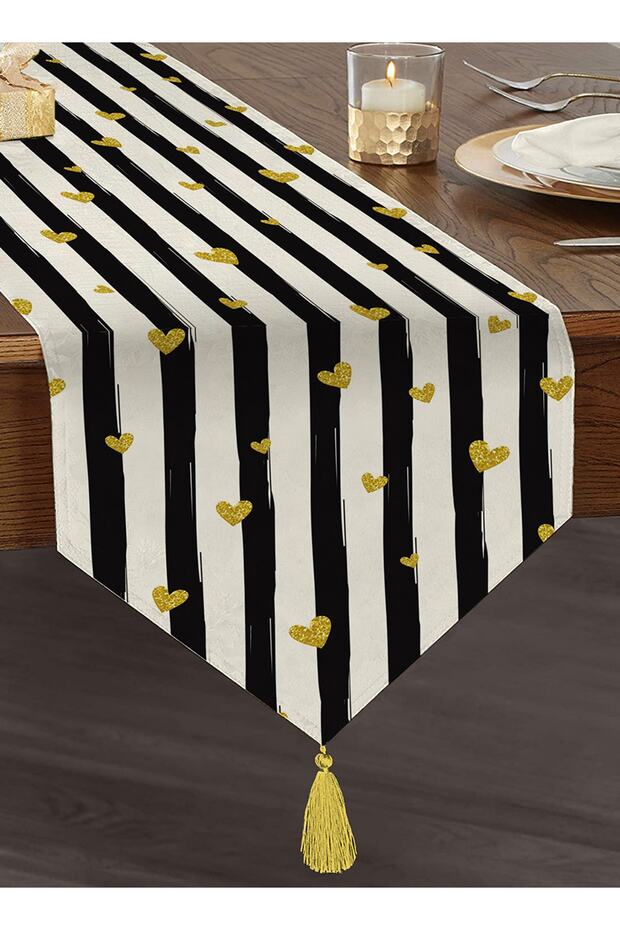 Black and White Line Design Heart Patterned Digital Printed Decorative Tasseled Chenille Triangle Runner - 1