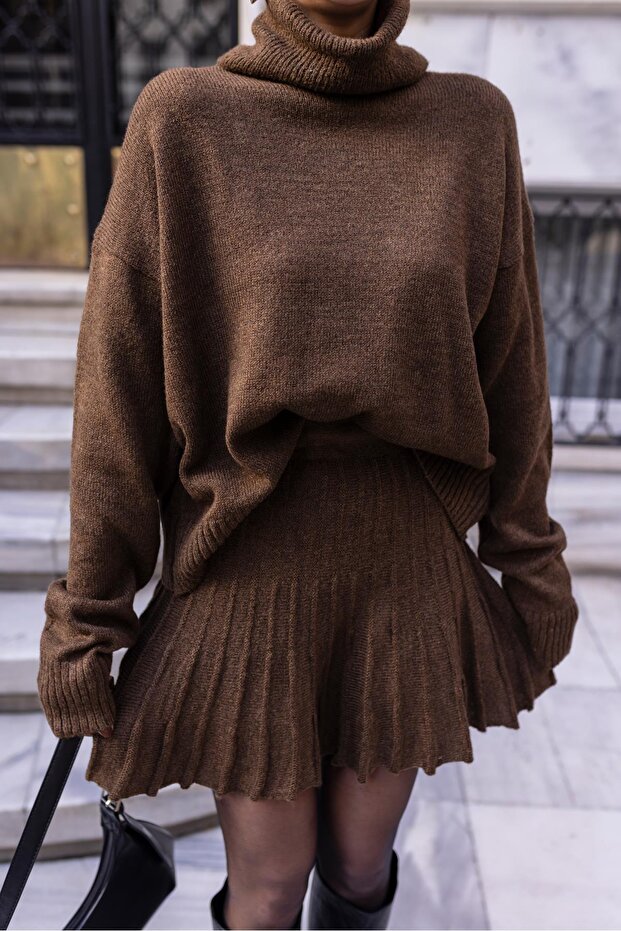 Women's Turtleneck Knitwear Skirt Set Brown