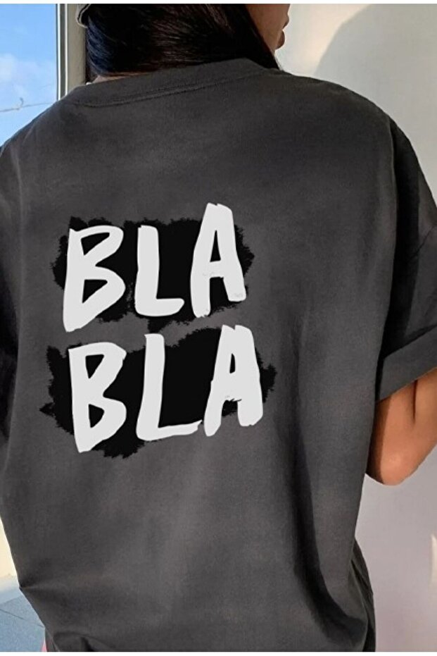 تي شيرت نسائي كبير الحجم مطبوع عليه Fume Bla Bla