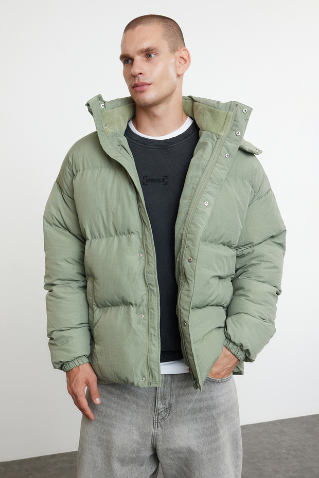 Erkek Haki Oversize Fit Kapüşonlu Taslan Kışlık Şişme Mont TMNAW25MO00005 - 2